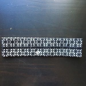 Lululemon black and grey cross hatch headband